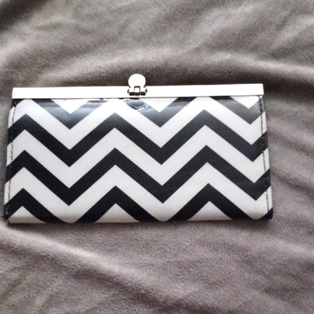 Chevron Black and White Women's Clutch